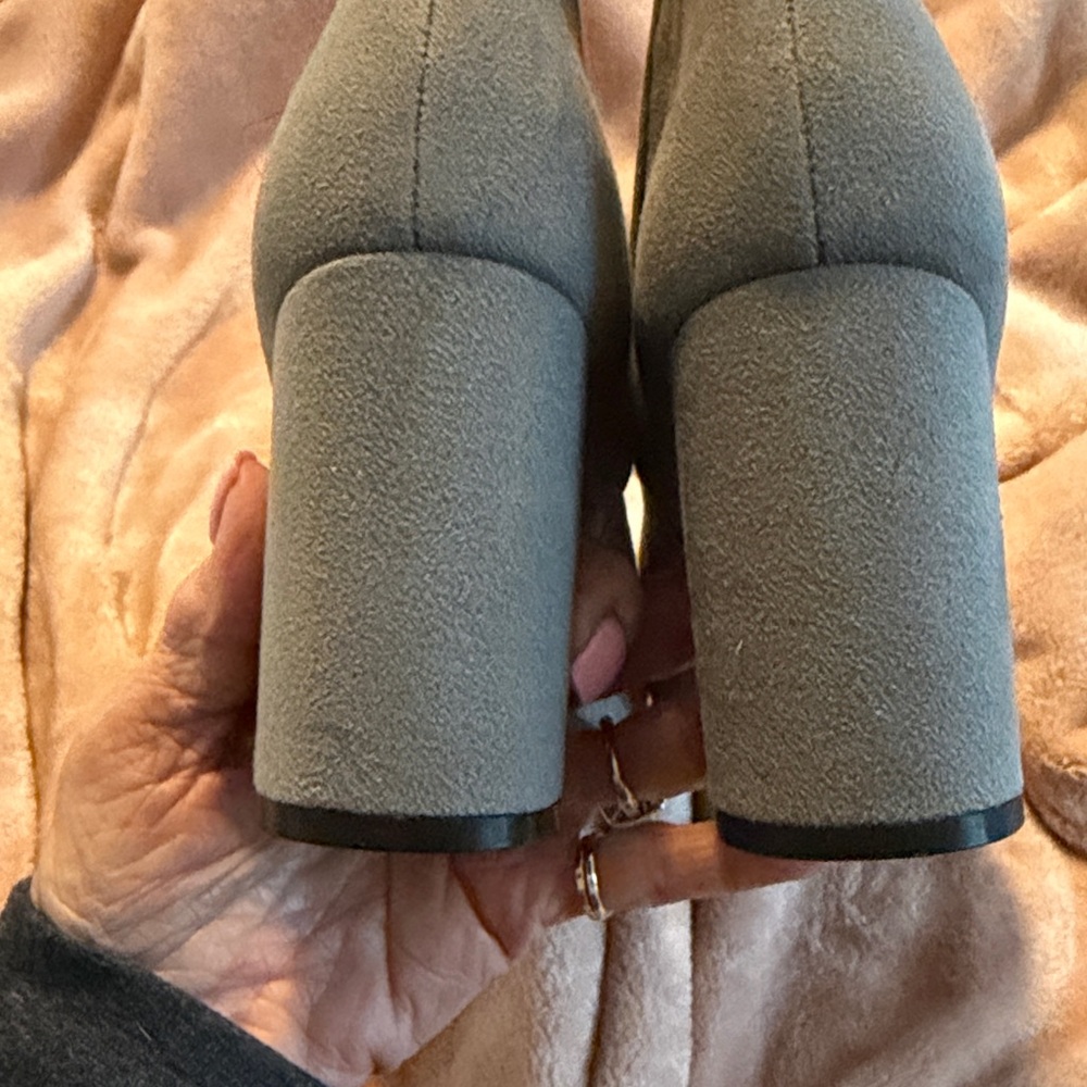 Calvin Klein Dusty Gray Pointed Toe Block Heel Ankle Boots, NEW, size 7.5 - Picture 4 of 6